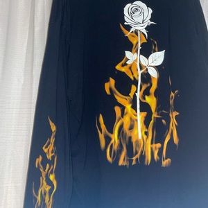 I’m selling a long sleeve shirt